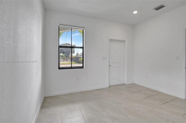 Building Photo - 20492 NW 4th Ave