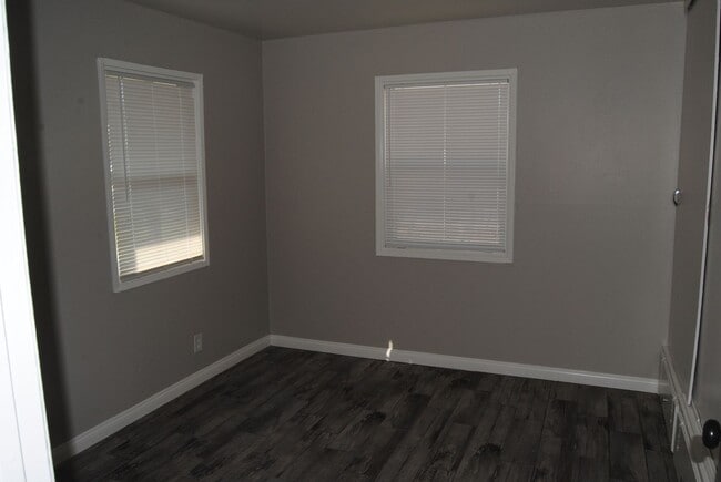 Building Photo - 2304 Elaine St