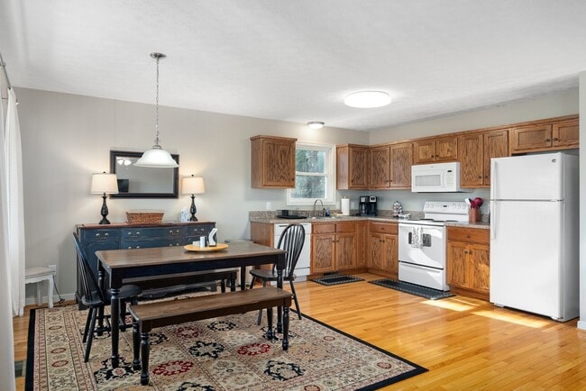Building Photo - 3-Bedroom in Town of Farmville with One-Le...