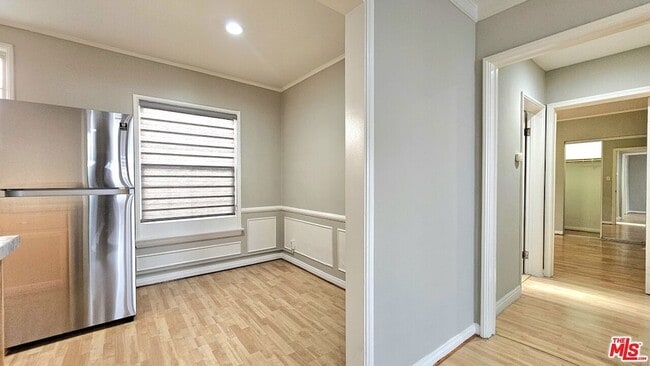 Building Photo - 1022 S Norton Ave