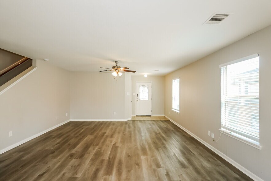 Building Photo - 7627 Cypress Edge Dr