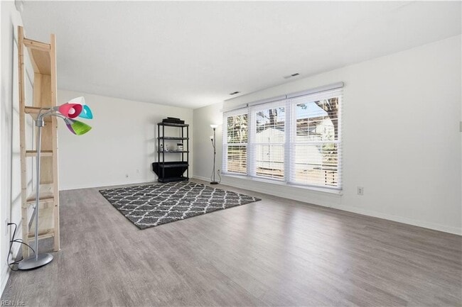 Building Photo - 912 Amherst Ln