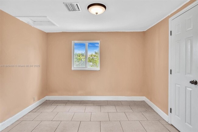 Building Photo - 520 NW 60th Way