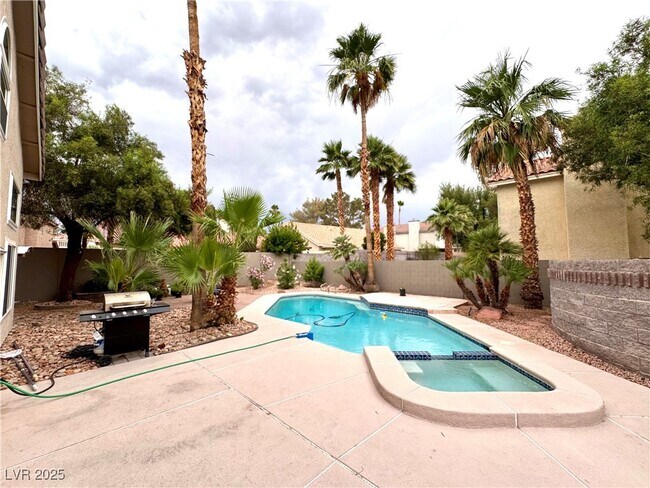 Building Photo - 2056 Pinion Springs Dr