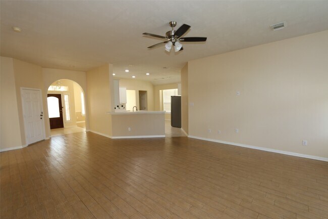 Building Photo - 1611 Maryvale Dr