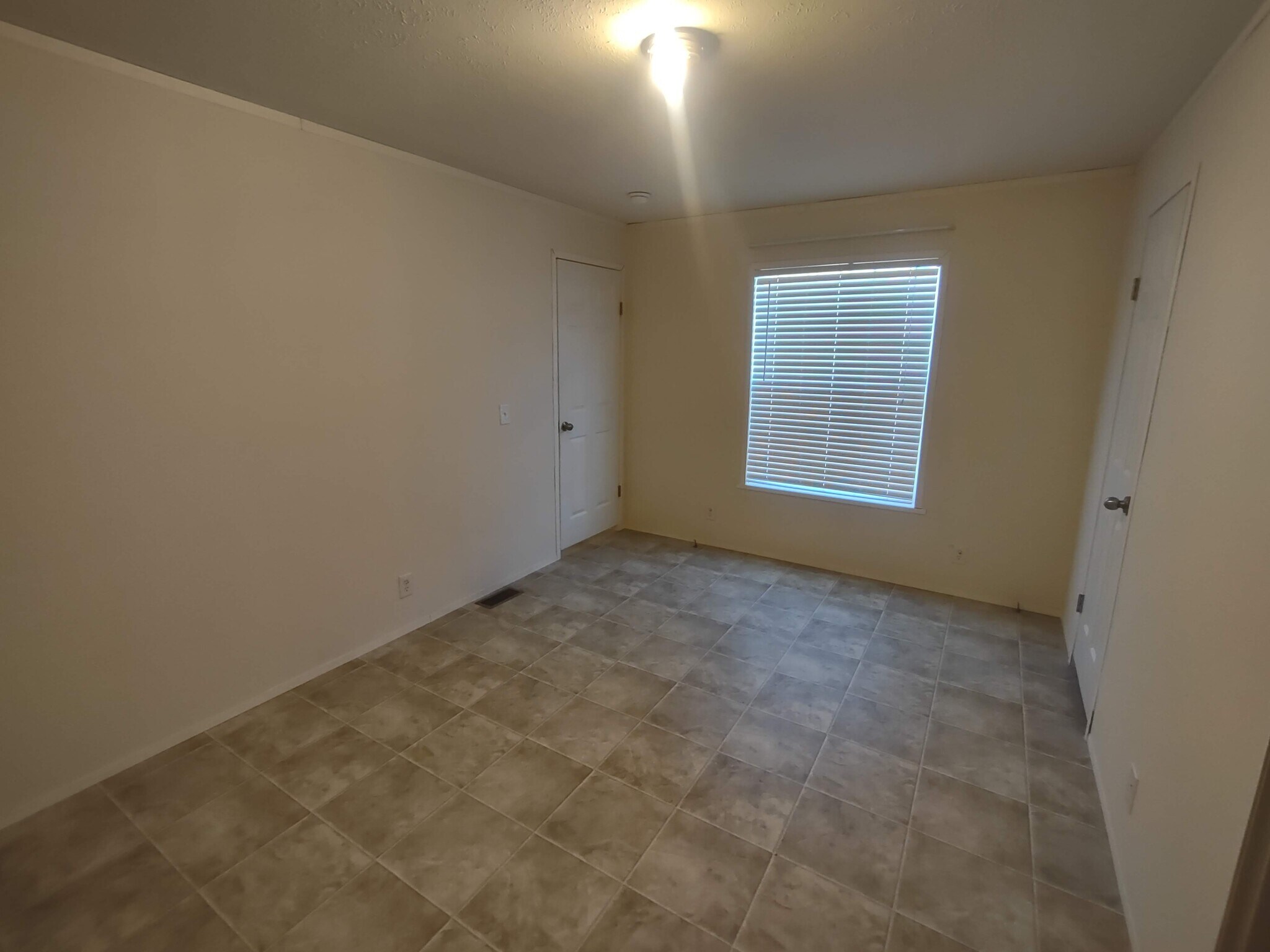 Building Photo - 2304 Wellington Green Dr