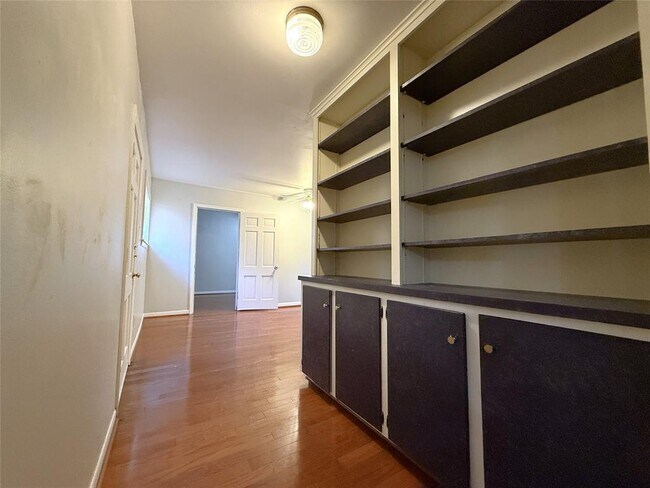 Building Photo - 10607 Clematis Ln