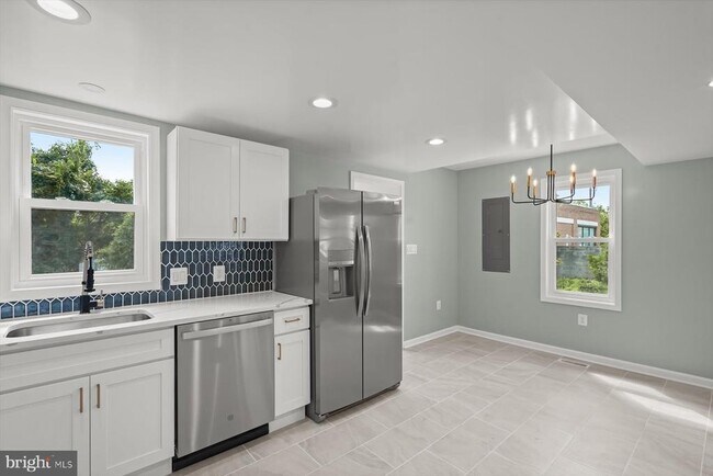 Building Photo - 2917 E Lee Ave