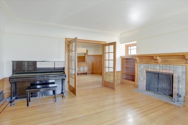 Building Photo - 175 Vasquez Ave