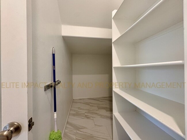 Building Photo - 9731 E Lynx Lk Trl