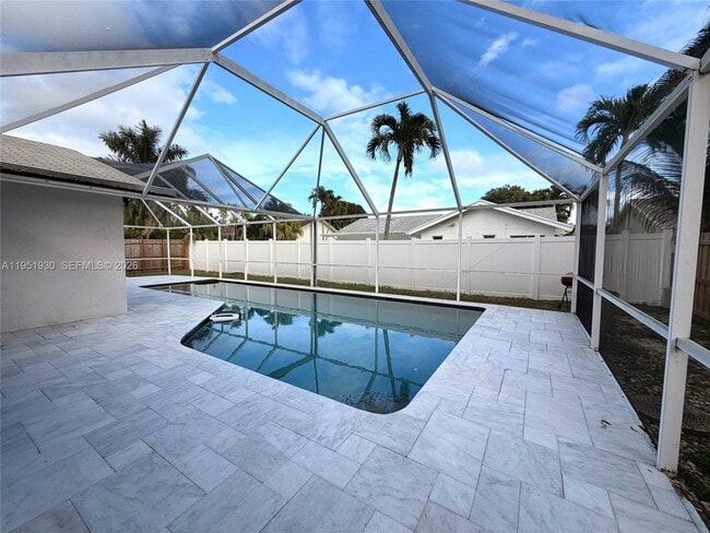 Building Photo - 1462 SW 25th Ave