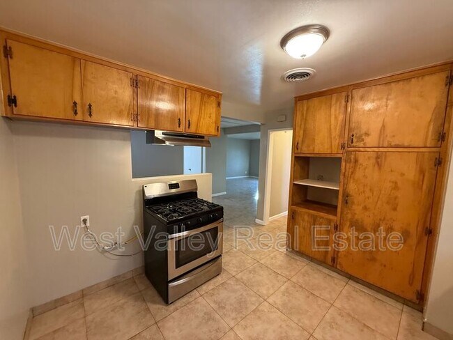 Building Photo - 606 Pierce St