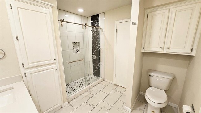 Building Photo - 11921 Shady Trail Ln