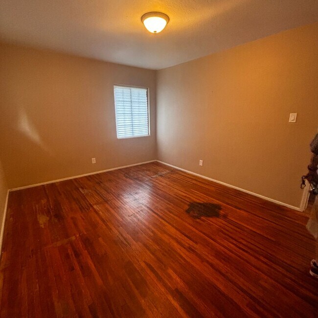 Building Photo - Bright 2 Bed / 1 Bath Home in Tempe – Avai...