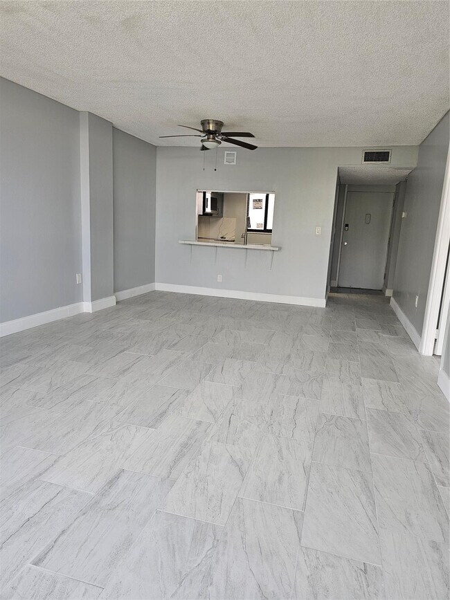 Building Photo - 15600 NW 7th Ave