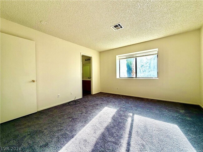 Building Photo - 2063 Waverly Cir