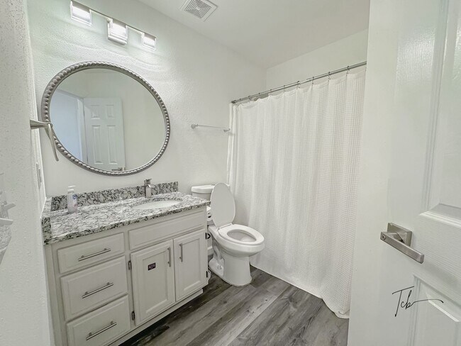 Building Photo - Available Now!  3 Bedroom, 2 Bathroom in Prime Bentonville Location, w/ Garage and Fenced-in Back...