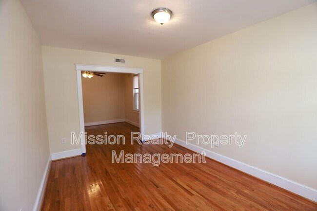 Building Photo - 1400 Bainbridge St