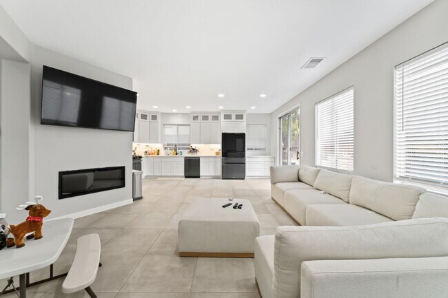 Building Photo - "Charming 4-Bedroom Santa Clarita Home with Fireplace – Spacious 2,623 Sq. Ft. Retreat!"