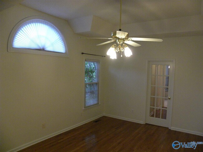 Building Photo - 104 Nobleton Ln NW