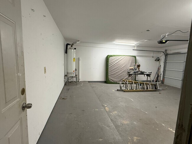 Building Photo - 12539 F Bar Dr