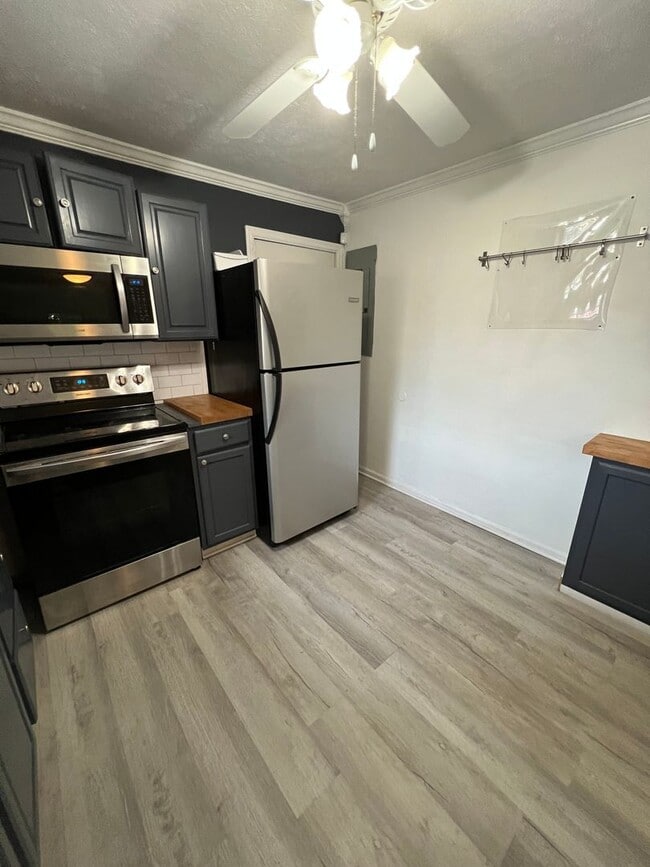 Building Photo - Cute and Cozy 2 bd/1 bath Home in Madison!