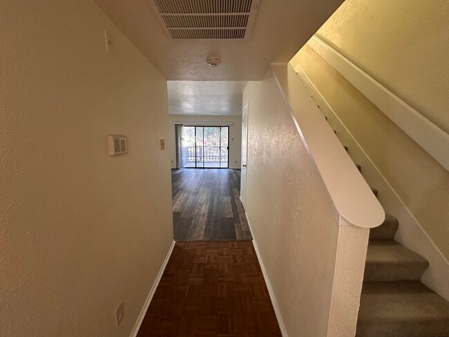 Building Photo - Spacious 2 story townhome in gated and gua...