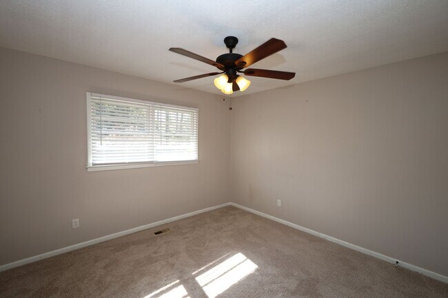 Building Photo - 1104 Kimberly Dr