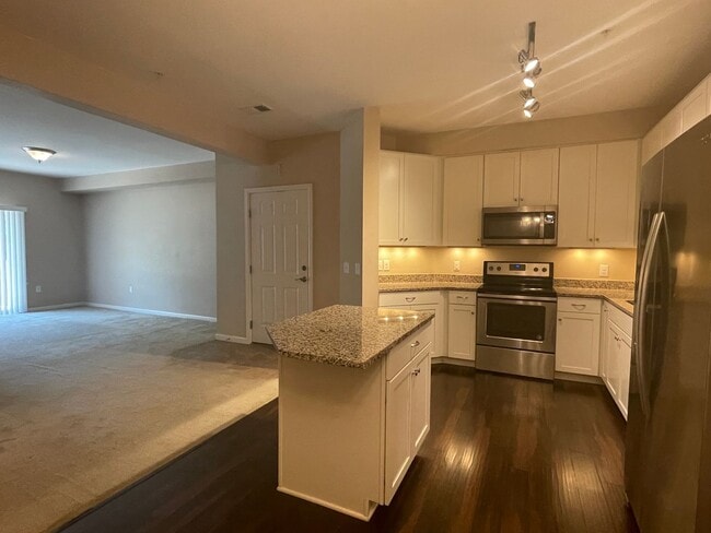Building Photo - BEAUTIFUL CONDO with NEW LVP Flooring - AV...