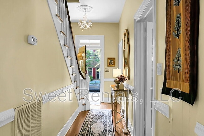 Building Photo - 6 Wentworth St