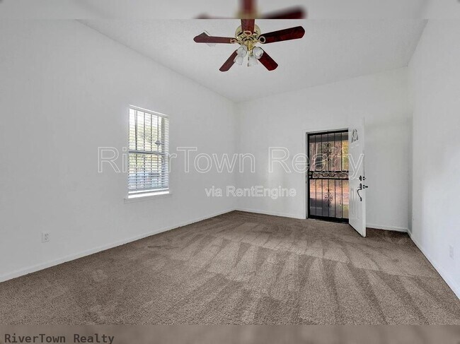 Building Photo - 439 Simpson Ave