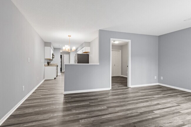 Building Photo - 310 Country Club Villa Dr