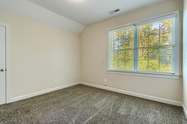 Building Photo - 4 Bedroom single family home in Chapel Hill