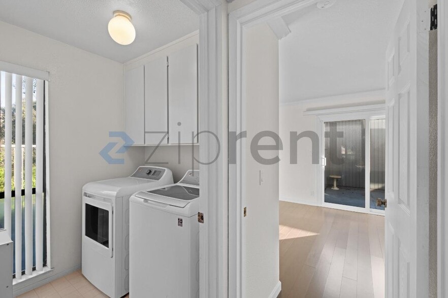 Building Photo - 1387 Crown Dr