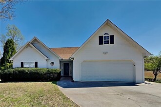 Building Photo - 208 Shenandoah Ct