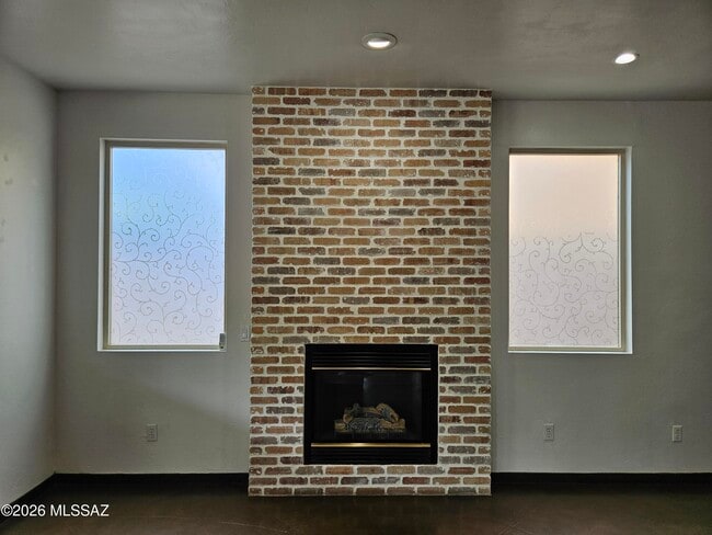 Building Photo - 4389 N Sunset Cliff Dr