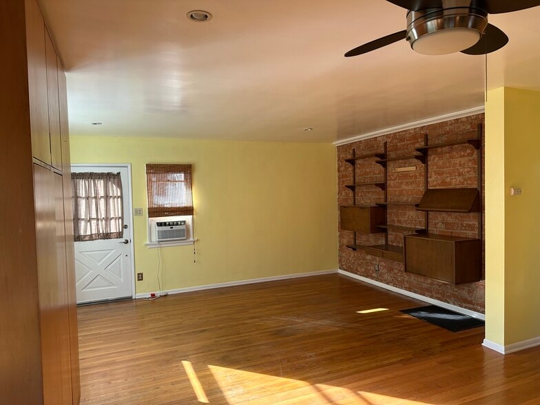 Building Photo - 4680 College View Ave