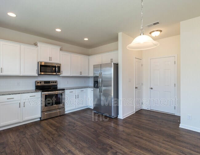 Building Photo - 4831 Birchcrest Ln