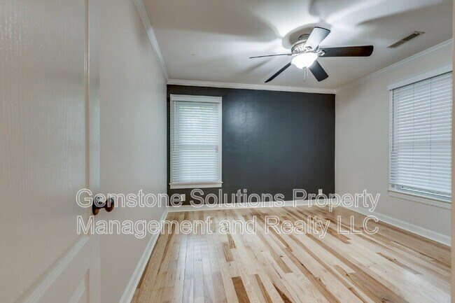 Building Photo - 221 Adams Ct