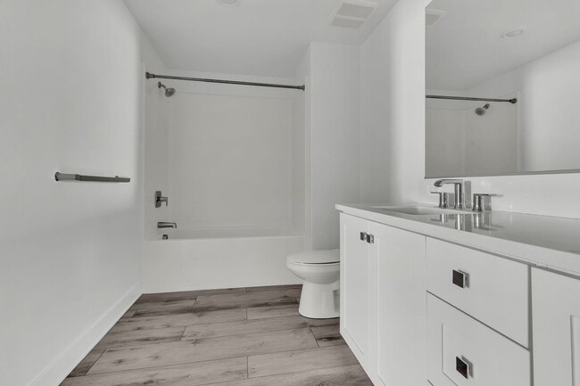 Building Photo - 1879 Union St