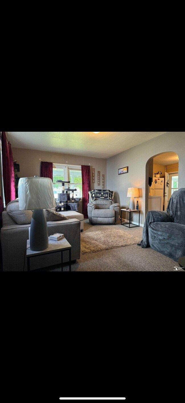 Building Photo - Lagrange St