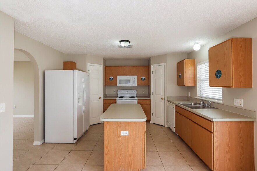 Building Photo - 24828 Ravello St