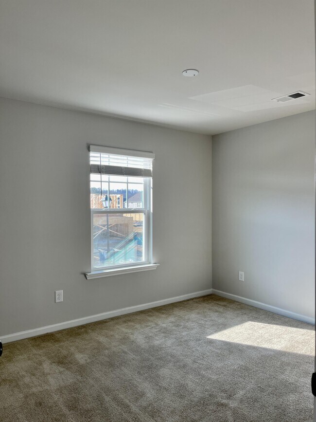 Building Photo - 5899 Wheeler Ridge Rd