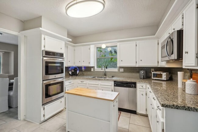Building Photo - 1703 Westmere Ct