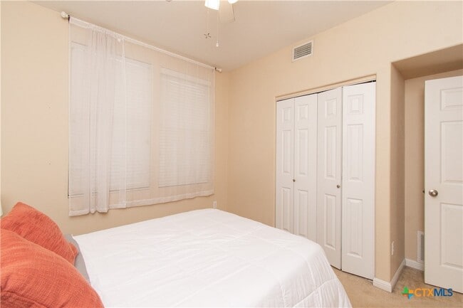 Building Photo - 421 Shadow Point