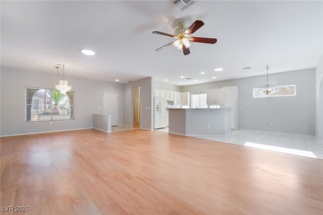 Building Photo - 2571 Thatcher Ave