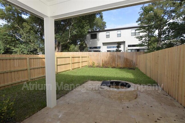 Building Photo - 2437 E Pine St