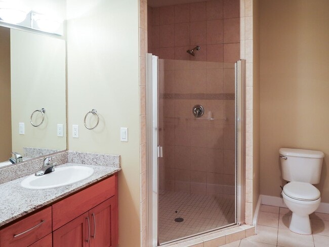 Building Photo - Lakeside 2BR Condo with Modern Finishes & Prime Location!