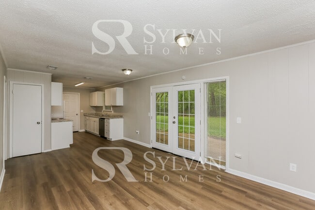 Building Photo - Step into this stunning 3-bedroom, 2-bathr...