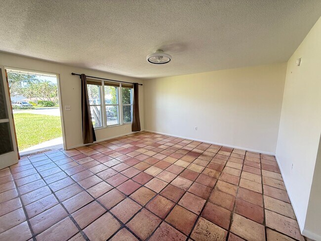 Building Photo - 2/2 with Fenced Yard, Garage and Laundry, Available Now!